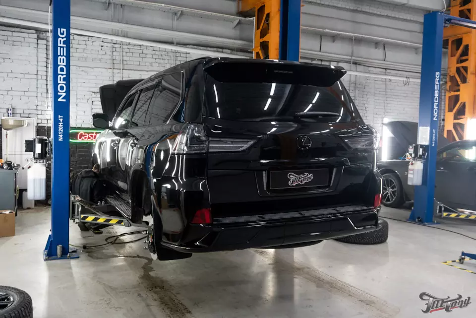 Lexus LX. Установка 6ти поршневой тормозной системы с экслюзивным окрасом!